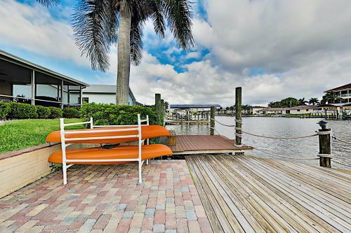 Canal-side ?sky Palms Villa? - Dock, Pool & Hot Tub Home
