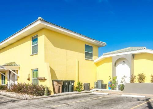 Gulf Access #d 2-bedroom W/ Heated Pool