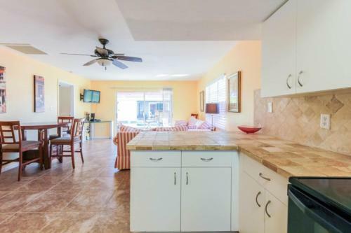 Gulf Access #d 2-bedroom W/ Heated Pool
