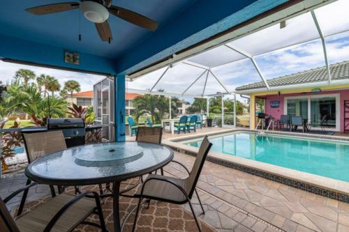 Gulf Access #d 2-bedroom W/ Heated Pool