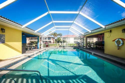 Gulf Access #d 2-bedroom W/ Heated Pool
