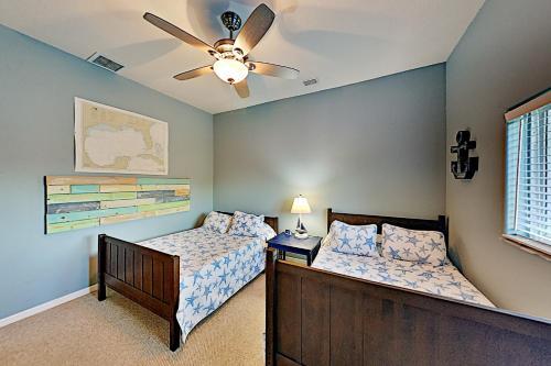 Lavish Canal-front Getaway With Heated Pool & Dock Home
