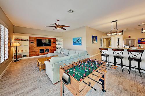 Lavish Canal-front Getaway With Heated Pool & Dock Home