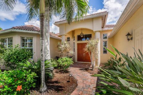 4 Bed 4 Bath Apartment In Cape Coral