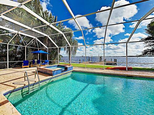 Riverfront Paradise With Caged Pool, Hot Tub & Dock Home