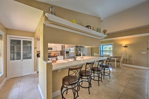 Bright And Airy Cape Coral Home With Lanai And Pool