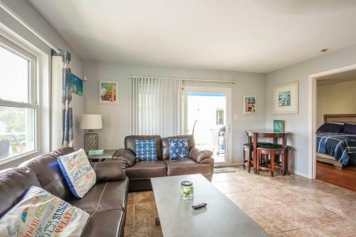 Gulf Access #c 2-bedroom W/ Heated Pool
