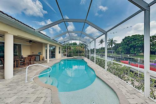 Upscale Canal Home With Dock, 5-minute Walk To Beach Home