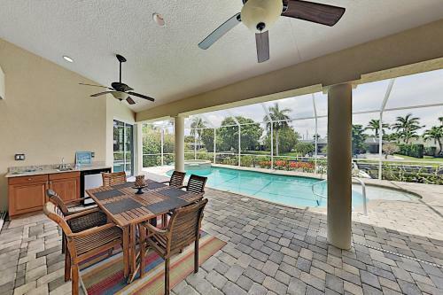 Upscale Canal Home With Dock, 5-minute Walk To Beach Home