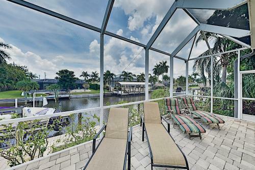 Upscale Canal Home With Dock, 5-minute Walk To Beach Home