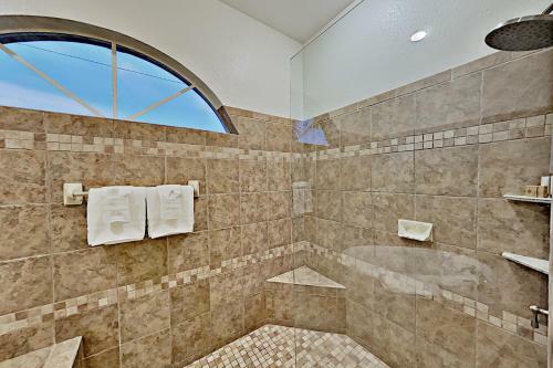 Stylish Getaway - Screened Lanai With Heated Pool Home