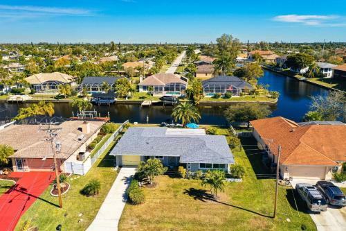 Coral Sunrise - Canal Home With Private Pool Home