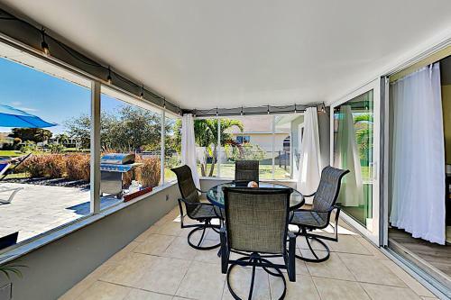 Coral Sunrise - Canal Home With Private Pool Home