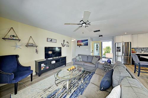 Coral Sunrise - Canal Home With Private Pool Home