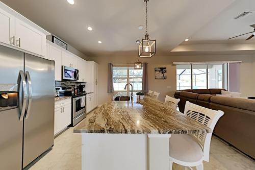 Desirable Sw Home - Private Heated Saltwater Pool Home