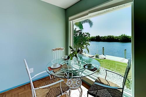 Apartamento Coral & Sandal - 2 Waterfront Units - Pool & Lanai Duplex