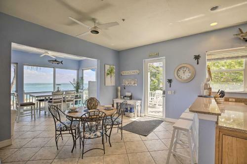 Oceanfront Island Escape With Golf Cart And Decks