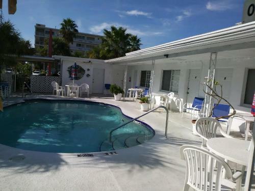 Tropical Sky Ranch Motel