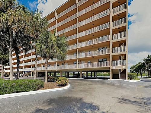 Apartamento New Listing! Waterfront Condo With Pool & Dock Condo