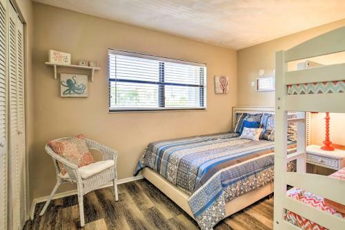 Apartamento Indian Shores Condo With Balcony And Pool Access!
