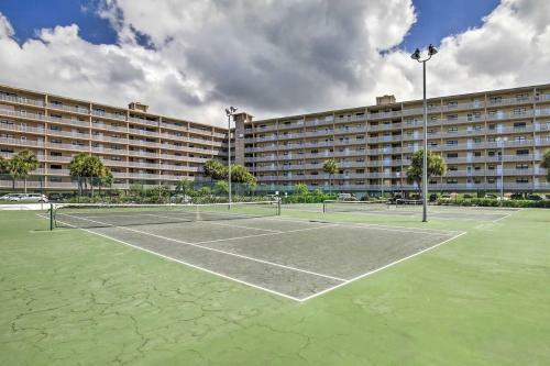 Apartamento Indian Shores Condo With Balcony And Pool Access!