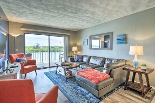 Apartamento Indian Shores Condo With Balcony And Pool Access!
