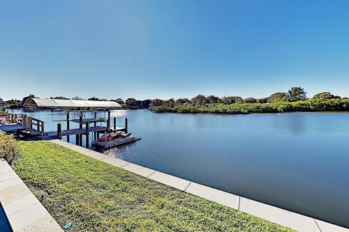 Waterfront Home With Pool, Hot Tub & Kayaks Home