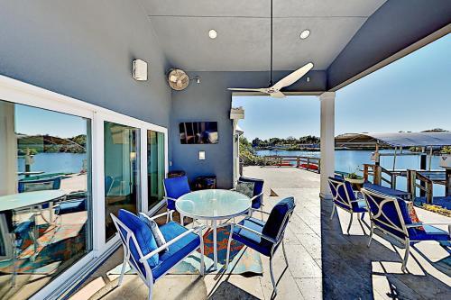 Waterfront Home With Pool, Hot Tub & Kayaks Home
