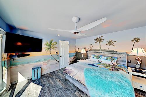 Waterfront Home With Pool, Hot Tub & Kayaks Home