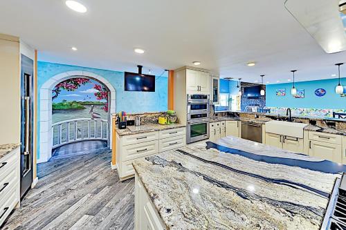 Waterfront Home With Pool, Hot Tub & Kayaks Home