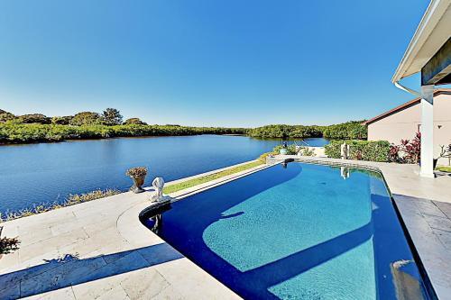 Waterfront Home With Pool, Hot Tub & Kayaks Home