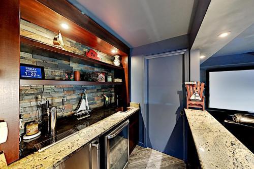 Waterfront Home With Pool, Hot Tub & Kayaks Home