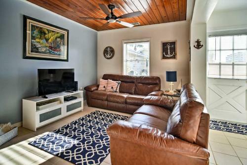 Indian Shores Cottage With Cabana - Steps To Beach!