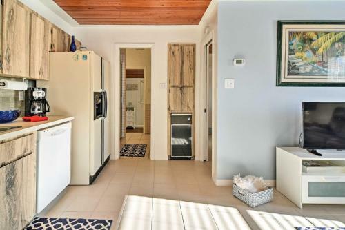 Indian Shores Cottage With Cabana - Steps To Beach!