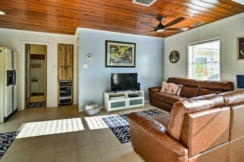 Indian Shores Cottage With Cabana - Steps To Beach!