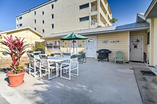 Indian Shores Cottage With Cabana - Steps To Beach!