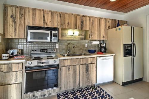 Indian Shores Cottage With Cabana - Steps To Beach!