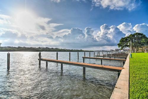 Apartamento Indian Shores Condo With Pool, Dock And Beach Access!