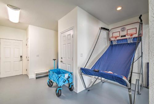 Indian Rocks Home With Game Room, Walk To Beach!