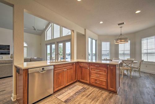 Indian Rocks Home With Game Room, Walk To Beach!
