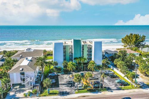 Pelican's Cove 402
