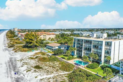Pelican's Cove 402
