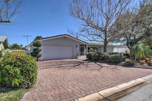 Pet-friendly Home With Pool - Walk To Cocoa Beach!