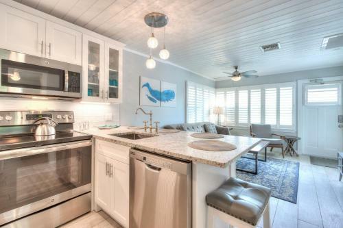 Island Vibes III - Weekly Vacation Rental Cottage