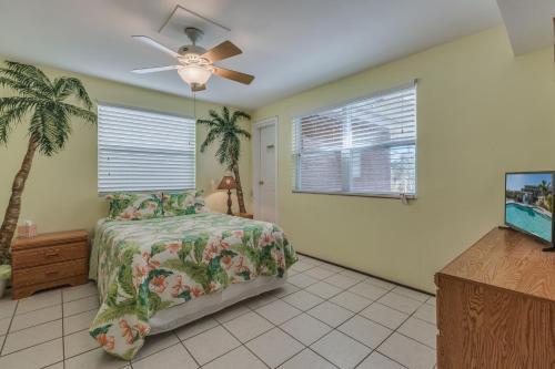 Gulf Sunset Oasis - Beach Front Apts