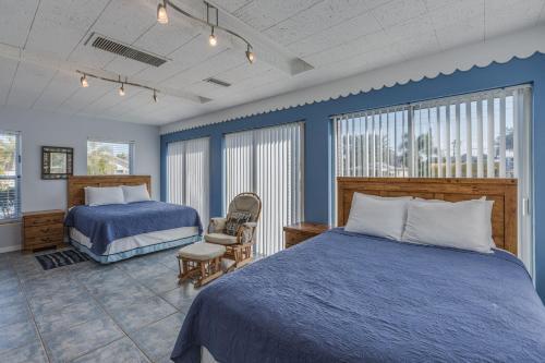 Gulf Sunset Oasis - Beach Front Apts