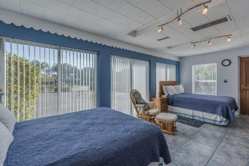 Gulf Sunset Oasis - Beach Front Apts