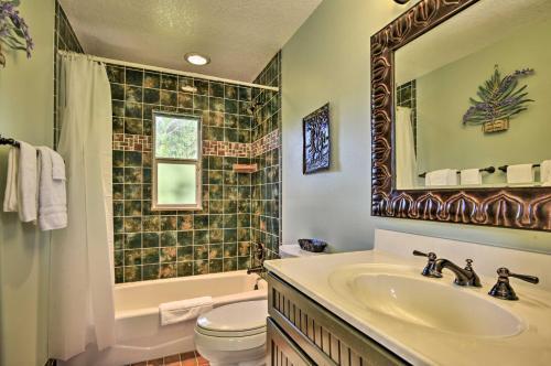 Sunshine State Escape With Bikes, Walk To Beach