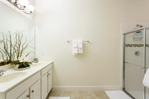 Beautiful Vacation Home With Private Pool And Garage St4328