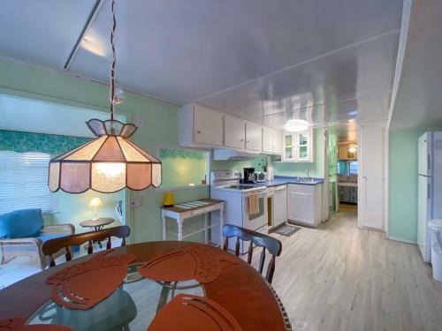 Cozy, Perfect Conch Cottage!